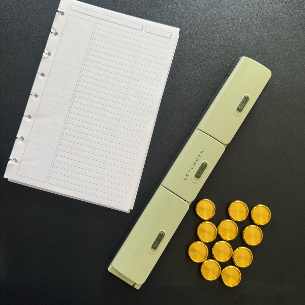 Levenger stationary bundle